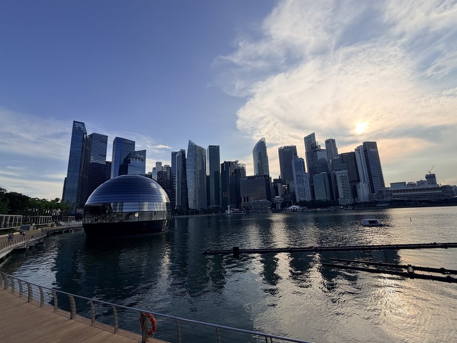 滨海湾傍晚天际线